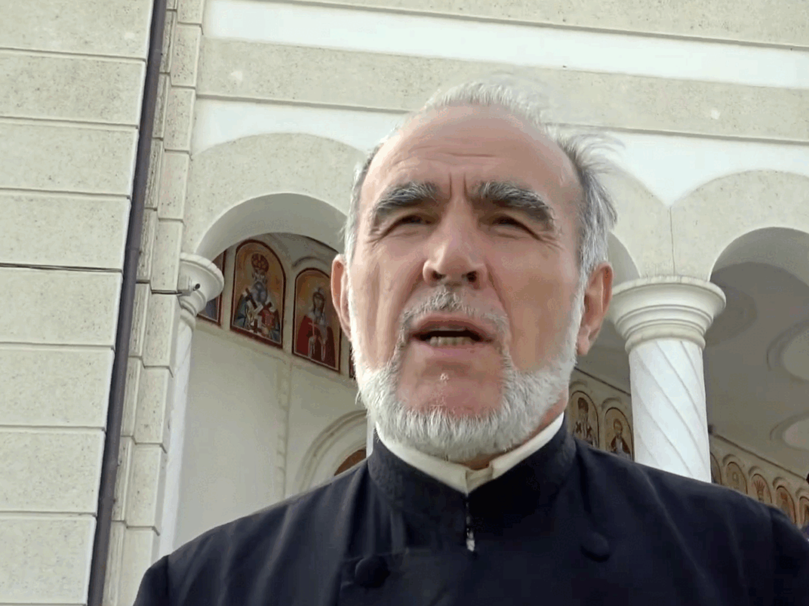 Caz penal închis pentru profesorul de religie de la Colegiul B.P. Hasdeu din Buzău, acuzat de promovare legionară și sprijin pentru Georgescu în campania electorală din 2024: autoritățile au concluzionat că „nu există un interes public pentru continuarea anchetei”