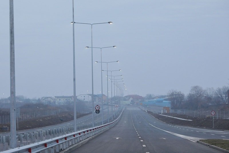 [ad_1] Traficul rutier este restricționat sau dificil pe mai multe drumuri importante din țară, vineri dimineață