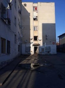 Inițiativă legislativă introdusă în Senat pentru instalarea de lifturi în blocurile de trei sau patru etaje construite înainte de 1990