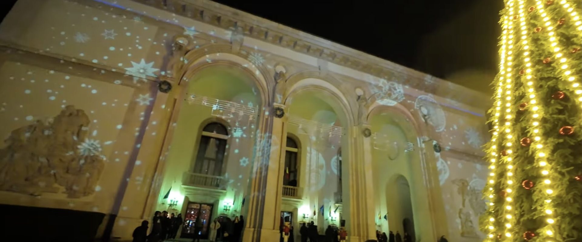 Târgul de Crăciun al Operei din București: Soprana Leontina Văduva și pianistul Cătălin Răducanu susțin un recital pe esplanada instituției