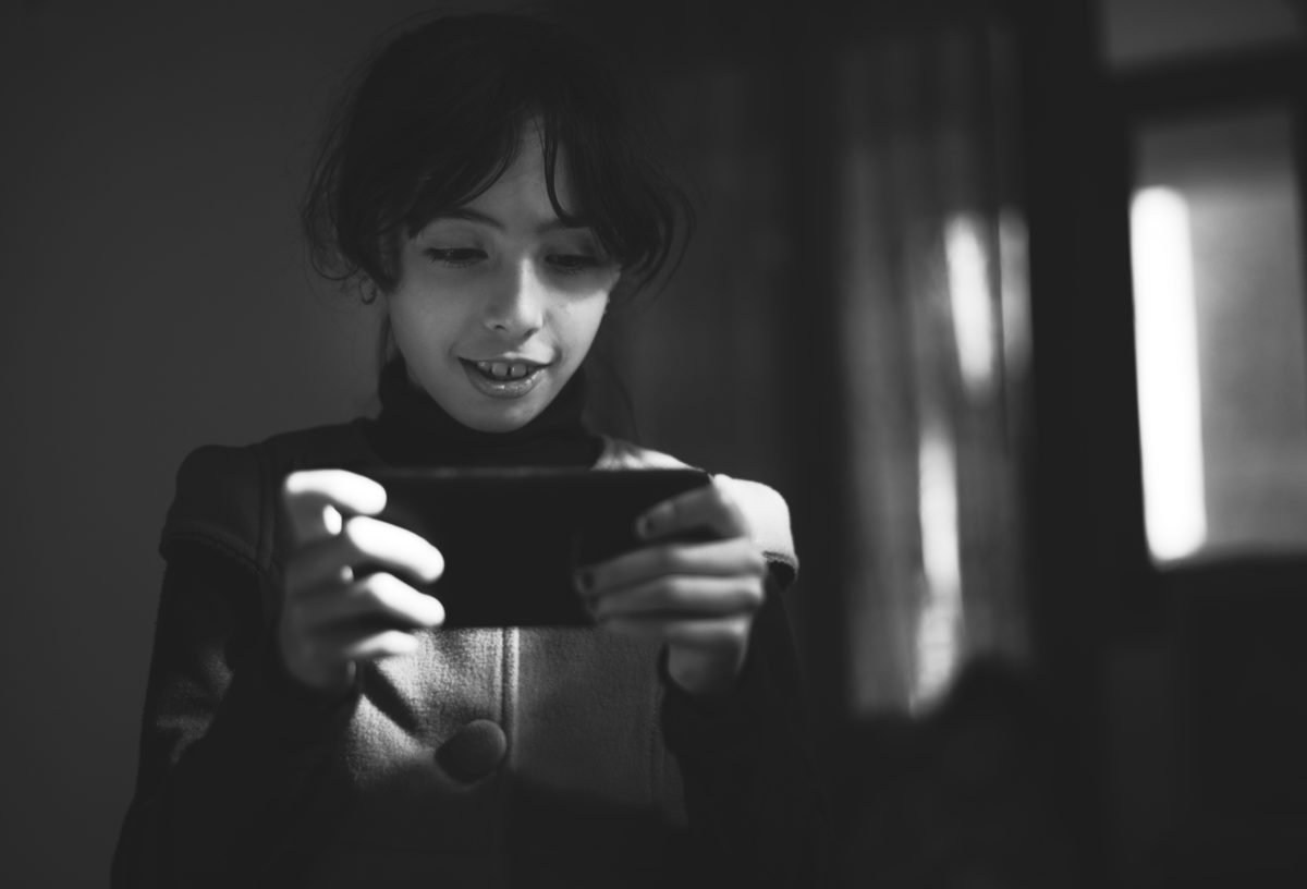 Profesorul Radu Gologan despre interzicerea telefoanelor în școli: o măsură neînțeleasă și riscantă, și despre pericolele mesajelor precum „n-am făcut școală, dar câștig bine”