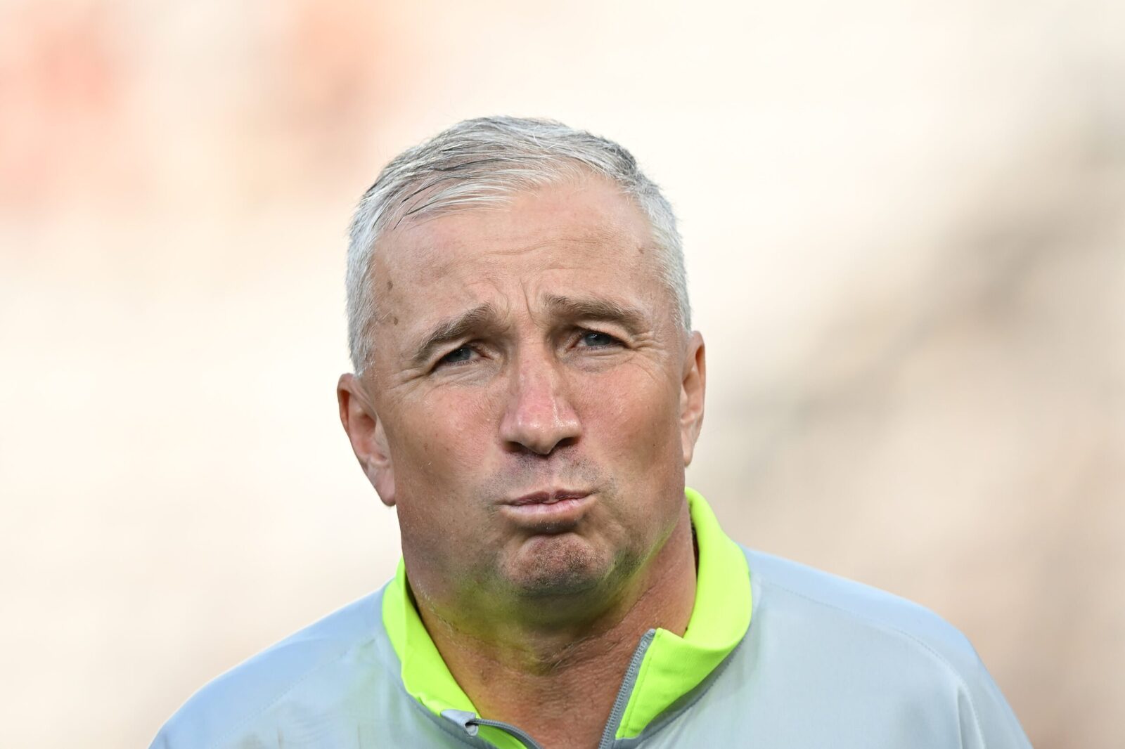 Dan Petrescu a pierdut 30 de kilograme din cauza unei afecțiuni, fiicele lui sosind urgent în țară.