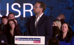 Nemulțumiri în interiorul USR după numirea Ralucăi Rogoz la conducerea ANAP și acuzații de decizii autoritare din partea lui Dominic Fritz, precum și critici privind numirea în funcții a unor persoane din afara partidului sau dintr-un grup restrâns de organizații USR