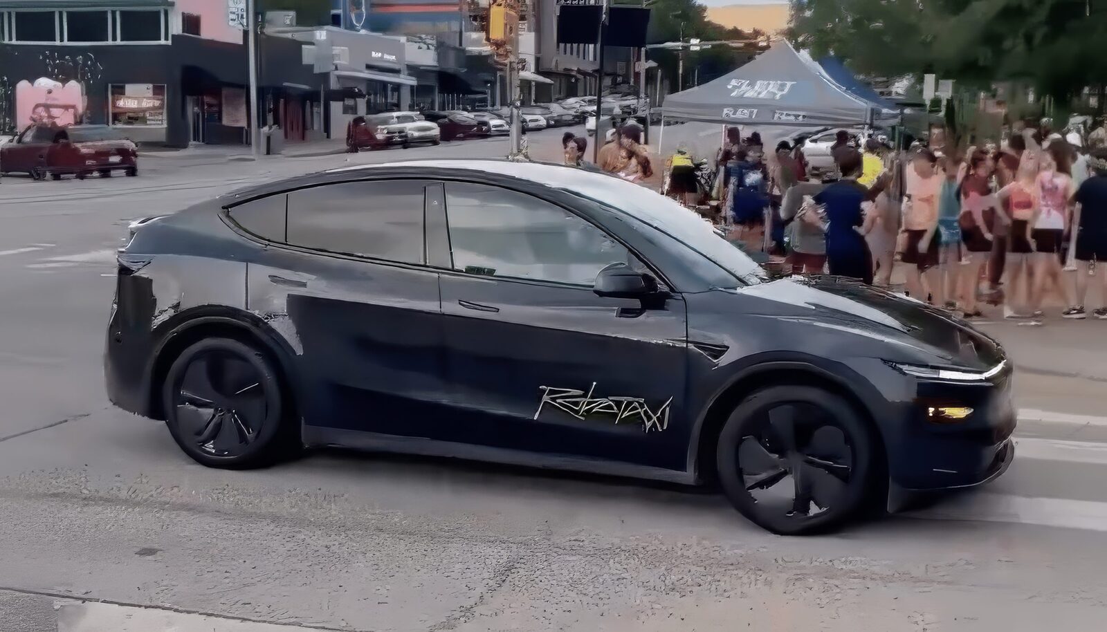 Tesla Robotaxi fără șofer pe străzile din Texas, o mare reușită pentru Elon Musk în 2025