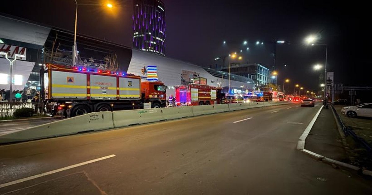Incendiu la un mall de pe Calea Floreasca din București. Peste 1.000 de persoane au fost evacuate