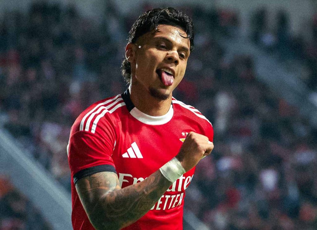 Richard Ríos anotou o primeiro gol benfiquista no triunfo diante do Farense