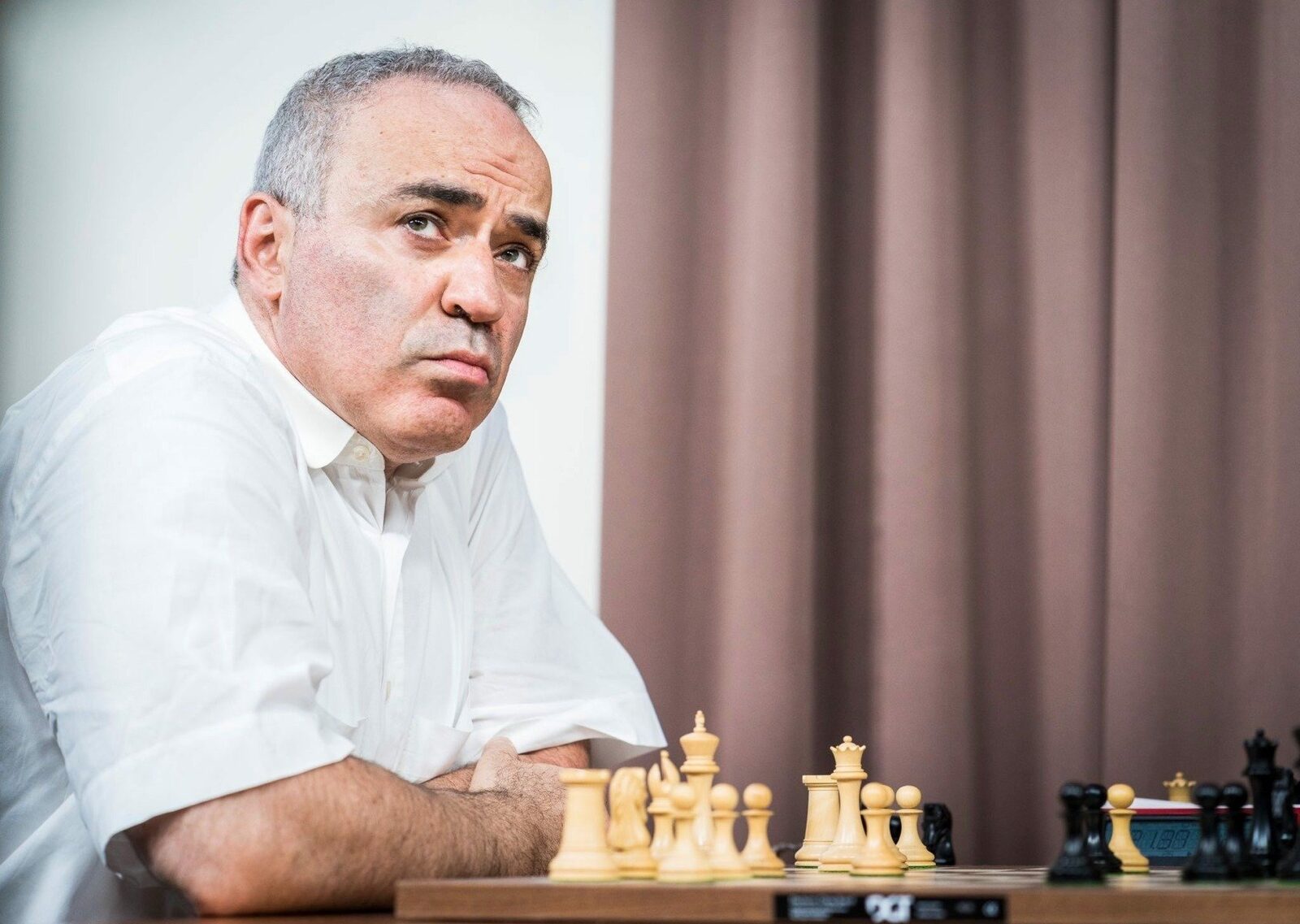 [ad_1] Autoritățile din Rusia au emis un mandat de arestare în lipsă pentru celebrul șahist Garry Kasparov, considerat unul dintre cei mai cunoscuți oponenți ai președintelui Vladimir Putin