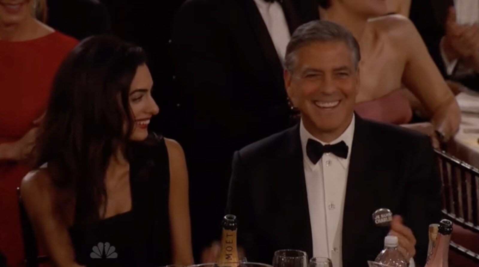 Donald Trump critică dur cuplul Clooney pentru obținerea cetățeniei franceze Președintele american Donald Trump a lansat o declarație dură la adresa celebrului actor George Clooney și a soției sale, Amal, după ce aceștia au primit cetățenia franceză, o mutare care stârnește controverse în lumea politică și de divertisment