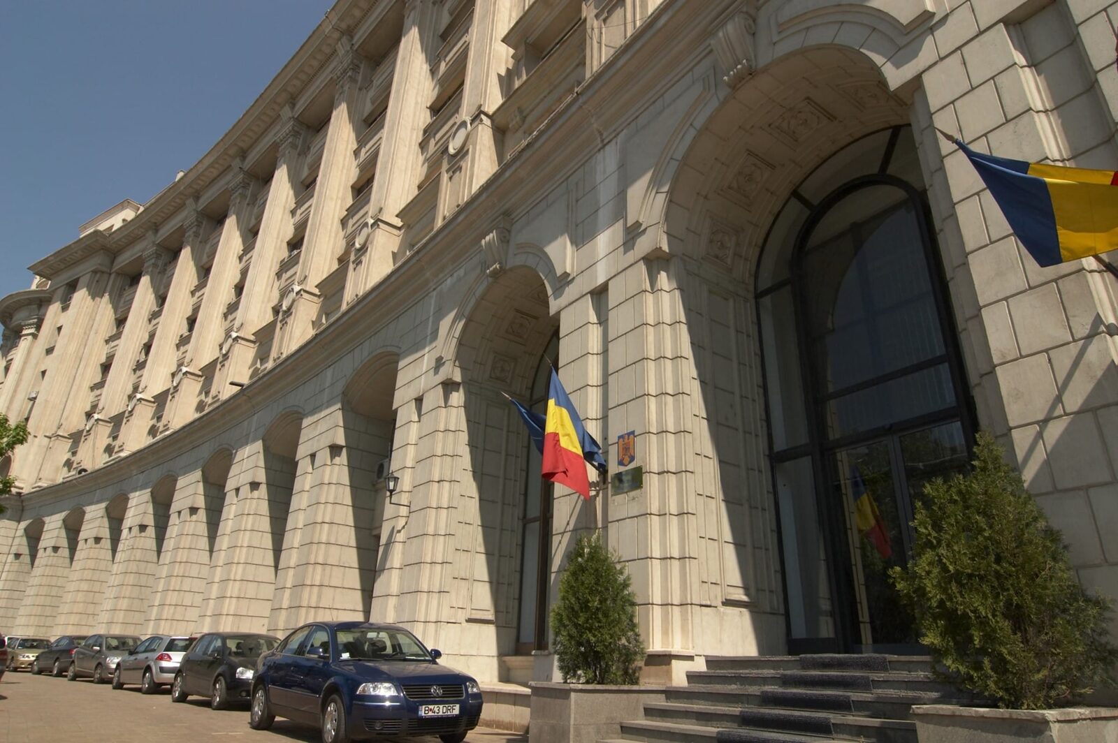 TEZAUR: Titluri de stat cu dobândă de până la 7,15% pe an