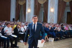 Președintele Parlamentului de la Chișinău, Igor Grosu, a transmis felicitări online către comunitatea română din Moldova și ulterior a actualizat mesajul cu expresia „moldoveni români”ea noastră”