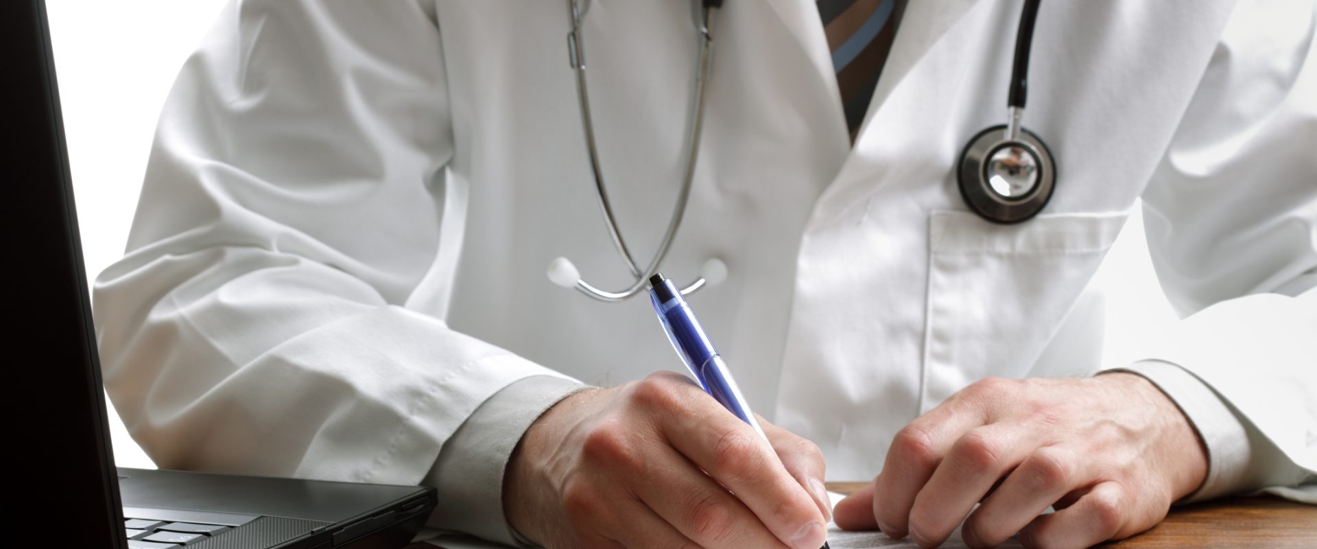 Românii nu vor mai avea plătită prima zi a concediului medical, a decis Guvernul în ultima ședință din acest an. Măsura vizează „concediile fictive”, spune ministrul Sănătății