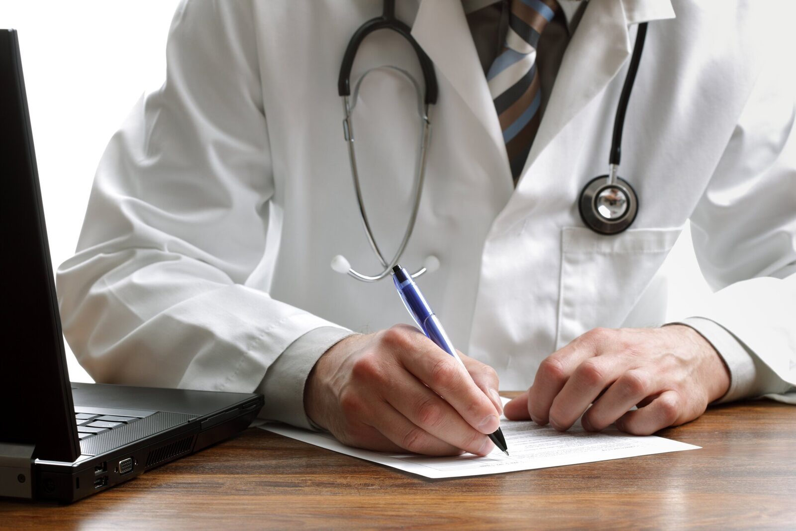 Guvernul elimina plata primei zile de concediu medical pentru angajați În urma unei decizii adoptate recent, Guvernul României a anunțat că angajații nu vor mai beneficia de indemnizație pentru prima zi de concediu medical