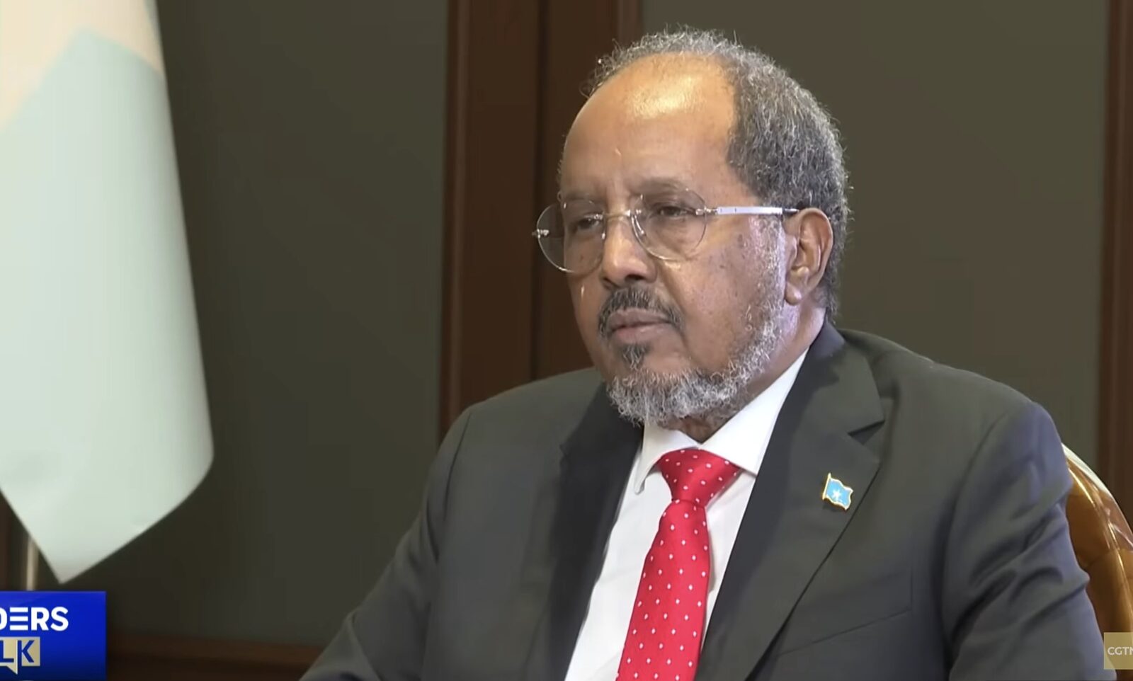 Președintele Somali Hassan Sheikh Mohamud se îndreaptă spre Ankara pentru consultări strategice Președintele Somalia Hassan Sheikh Mohamud va întreprinde marți o vizită oficială în Turcia, în cadrul eforturilor diplomatice ale țării sale, în contextul unor schimbări regionale și al unui climat geopolitic în continuă evoluție