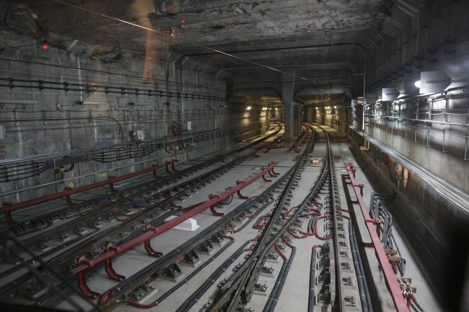 Incident neobișnuit la Metrorex: Tribunalul obliga compania să acorde zeci de mii de euro unui angajat implicat în acte de corupție, conform informațiilor publicate pe platforma de știri dedicate sectorului feroviar.