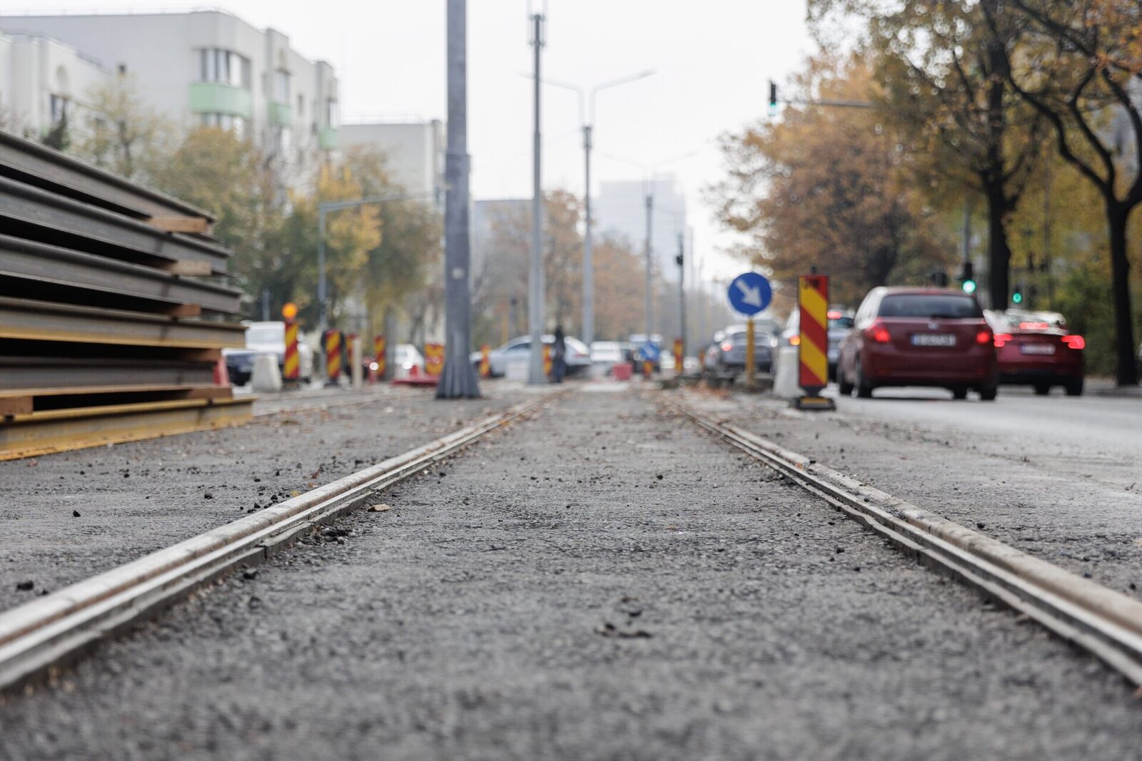 [ad_1] Capitalei i se dedică aproape 2 miliarde de lei pentru modernizarea transportului public Primăria Capitalei semnează acorduri strategice pentru dezvoltarea rețelei de transport Joi după-amiază, Primăria București va încheia contracte semnificative în domeniul transporturilor, în valoare totală de aproape 2 miliarde de lei, cu reprezentanții Agenției pentru Dezvoltare Regională București–Ilfov