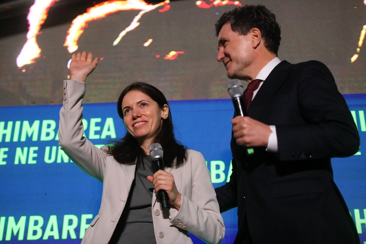 Mirabela Grădinaru a ales să voteze într-o secție diferită de cea a lui Nicușor Dan, indicând un alt domiciliu în actul de identitate / Liderul: „Vom oferi un răspuns ulterior, nu există conflicte în familie”