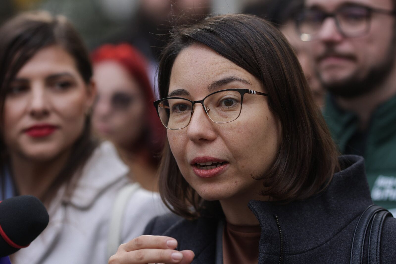 [ad_1] Ana Ciceală, candidată din partea Partidului SENS la funcția de primar al Capitalei, a votat duminică dimineața, la ora 9, și a încurajat locuitorii orașului să meargă să voteze cât mai devreme, pentru a evita cozile de seară