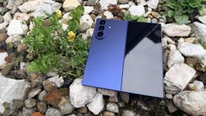 Samsung conduce piața telefoanelor pliabile, înregistrând un nou record mondial de vânzări