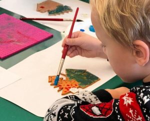 Sector 1 | Cursuri gratuite de pictură pe ceramică pentru elevii de gimnaziu