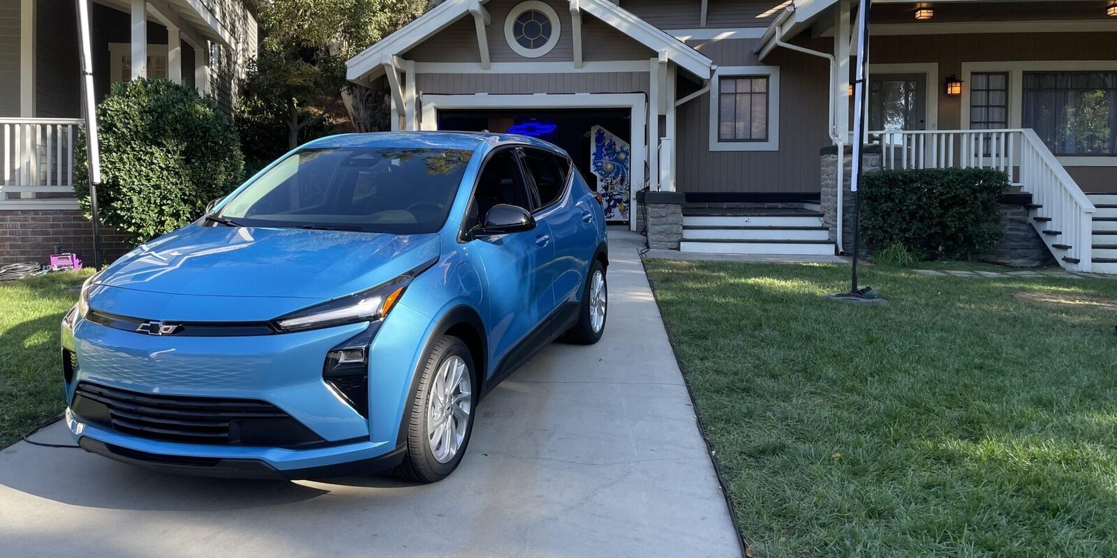 [ad_1] Tot mai multe modele de mașini electrice sunt echipate cu funcția vehicle-to-home (V2H), care permite alimentarea casei în caz de urgență sau pentru stabilizare rețea