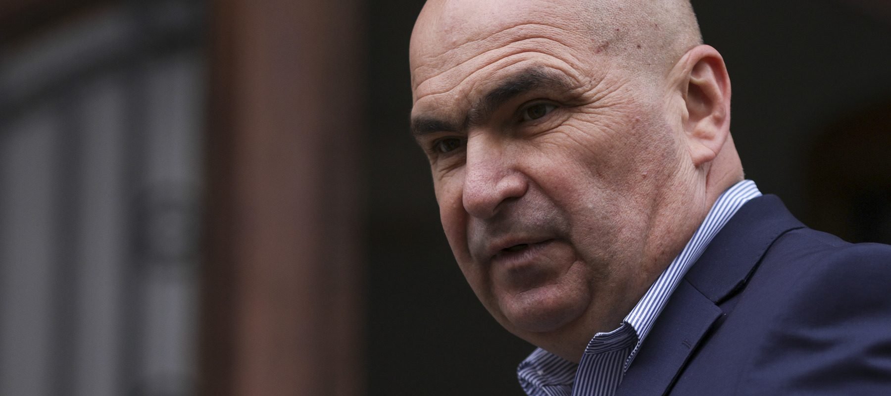 Ilie Bolojan huiduit cu forță în Alba Iulia, în timp ce mii de admiratori ai AUR și ai lui Georgescu sunt prezenți / Proteste și scandări în timpul imnului național