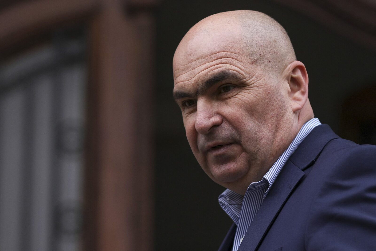 Ilie Bolojan huiduit cu forță în Alba Iulia, în timp ce mii de admiratori ai AUR și ai lui Georgescu sunt prezenți / Proteste și scandări în timpul imnului național