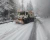Ninge viscolit în munți: DRDP Craiova intervine cu utilaje, Oltenia sub cod galben de ninsori și vânt | Video