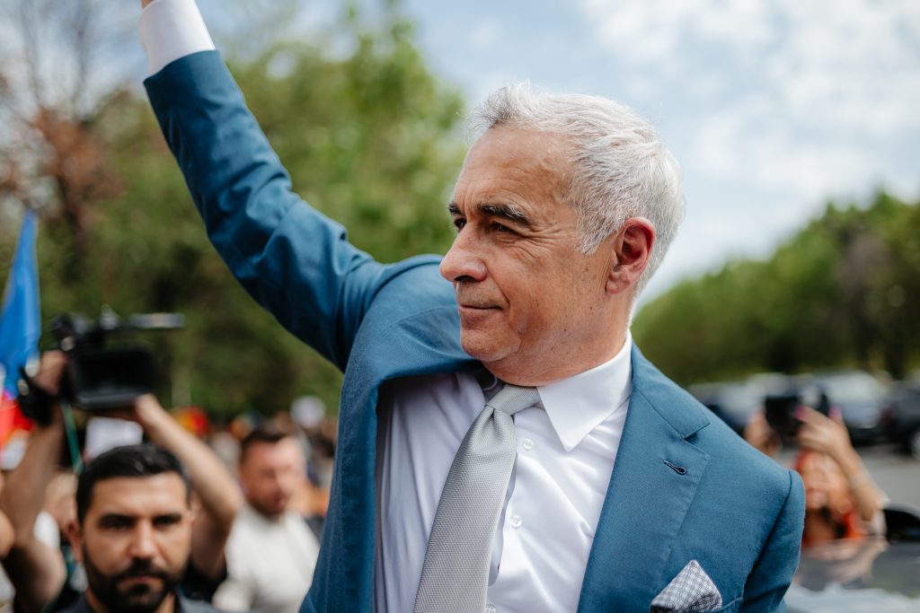 Călin Georgescu părăsește Tribunalul București. Foto: Inquam Photos / Vlad Bereholschi