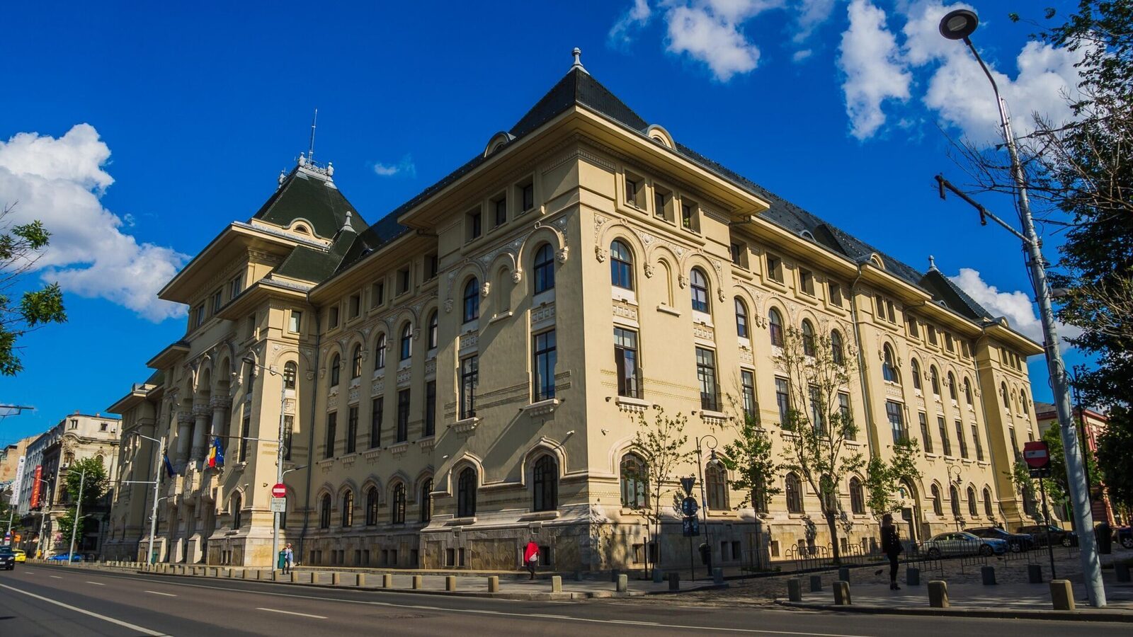 [ad_1] Viitorul Bucureștiului în joc: sondaje contradictorii cu câteva zile înainte de alegeri Duelurile pentru Primăria Capitalei se intensifică cu ultimele sondaje Tensiunea din cursa pentru Primăria București atinge cote maxime, pe măsură ce ultimele sondaje indică rezultate divergente