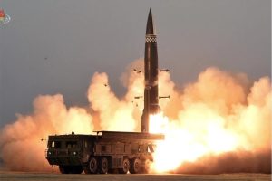 Kim Jong Un a dispus majorarea producției de rachete și construirea unor noi uzine de muniții până în 2026