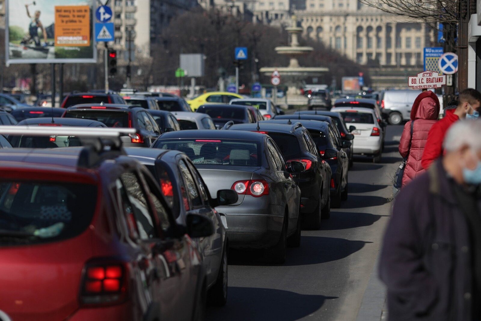 Impozitul auto va fi stabilit în funcție de nivelul de poluare / Ministerul de Interne a încheiat centralizarea informațiilor