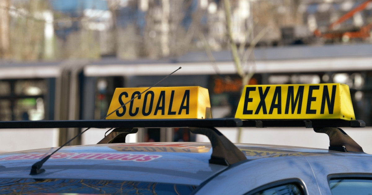 Schimbări pentru șoferi: trecerea între categorii de permise poate fi făcută fără examen teoretic, în anumite condiții