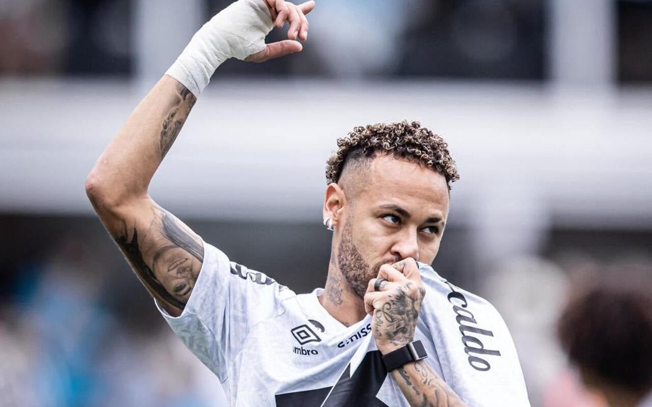 Neymar este celebrat în Vila pentru atingerea a 150 de goluri și primește o ocazie de a rămâne.