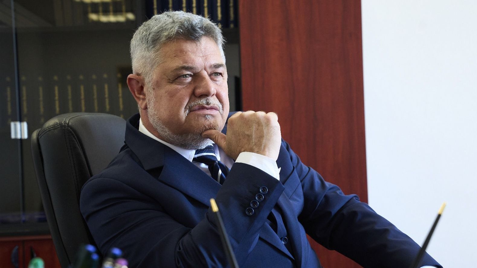 Moțiunea de cenzură intitulată „România nu este de vânzare – împotriva progresiștilor la conducere”