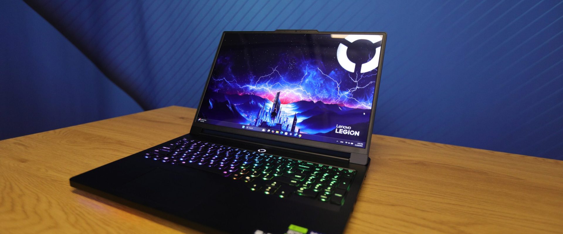 Laptopurile Lenovo cu plăci grafice NVIDIA GeForce RTX din seria 50: soluția ideală de sărbători, combinând performanță puternică, autonomie și flexibilitate