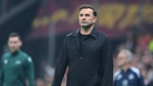 Okan Buruk îndeamnă suporterii și promite titlul de campion.