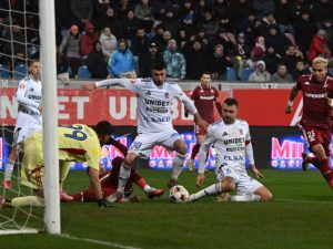 Video | FC Botoșani și Rapid termină la egalitate 0-0. Meci intens între lideri!