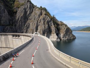 Gestionarea graduală a eliberării apei din lacul Vidraru până pe 9 ianuarie, cu anticiparea creșterii debitului în avalea noastră”