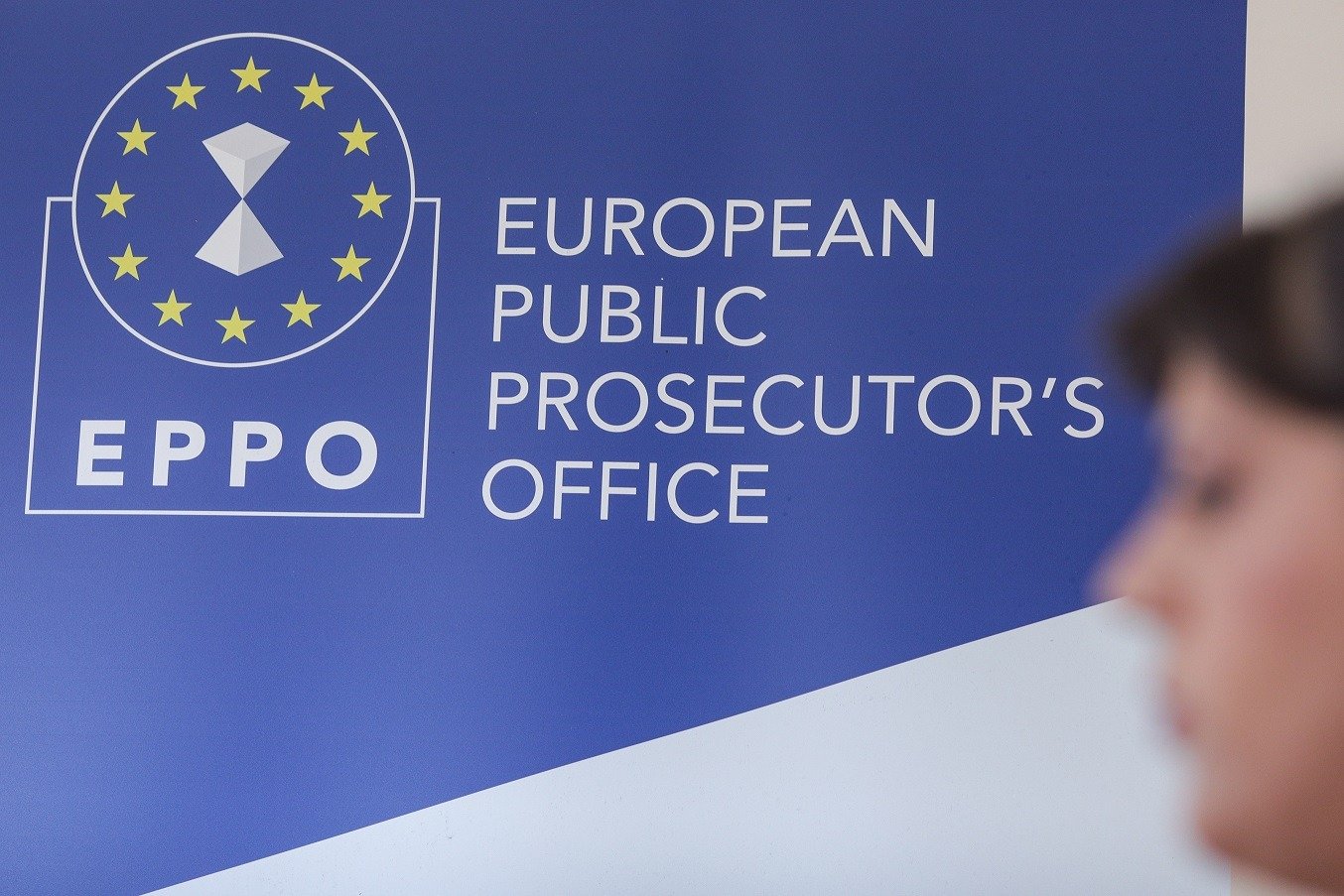 [ad_1] Dragoș Pâslaru, ministrul Investițiilor, a declarat că a notificat Parchetul European cu privire la procesul de achiziție a microbuzelor electrice pentru elevi