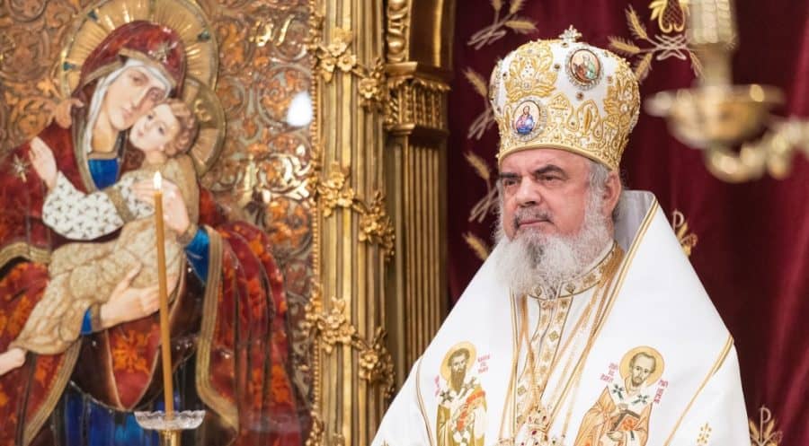 Patriarhul-Daniel-sursa-Basilica-Raluca-Ene-e1537797379189.jpg