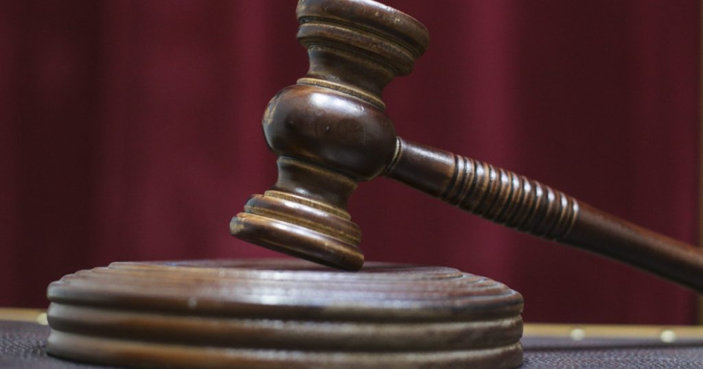 Profesor de drept despre suspendarea ședinței CCR: „Neprezentarea în deliberare, echivalentă cu autodemisia. Cei patru nu mai pot vota”