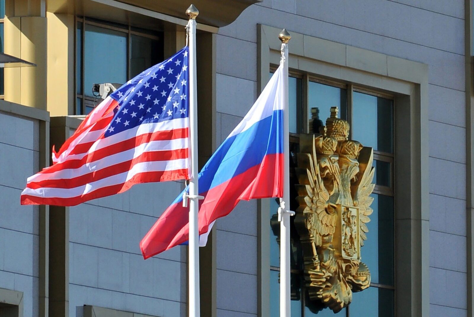 Statele Unite intenționează să impună noi sancțiuni asupra industriei energetice a Rusiei în cazul în care Vladimir Putin refuză un acord de pace (conform surselor Bloomberg)