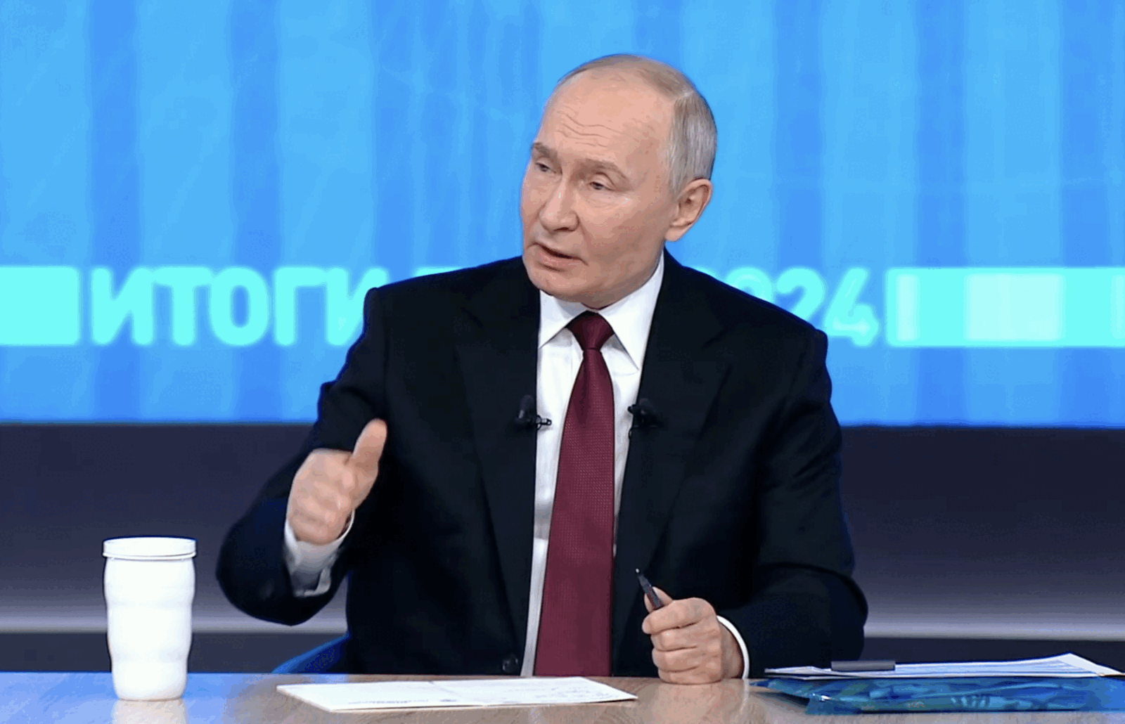 Vladimir Putin își revizuiește angajamentele în contextul tensiunilor crescânde cu Ucraina și a recentelor incidente cu presupuse atacuri cu drone După o serie de tensiuni tot mai accentuate în ultimele săptămâni, președintele Rusiei, Vladimir Putin, a semnalat o schimbare semnificativă în abordarea sa față de acordurile anterioare privind conflictul din Ucraina