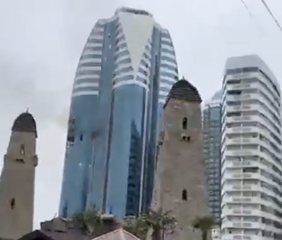 [ad_1] O sursă din forțele de ordine rusești a confirmat pentru postul de televiziune rus RT că, vineri seara, o dronă ucraineană a vizat clădirea turnului Groznîi City, situată în capitala Ceceniei, conform The British Broadcasting Corporation (BBC)