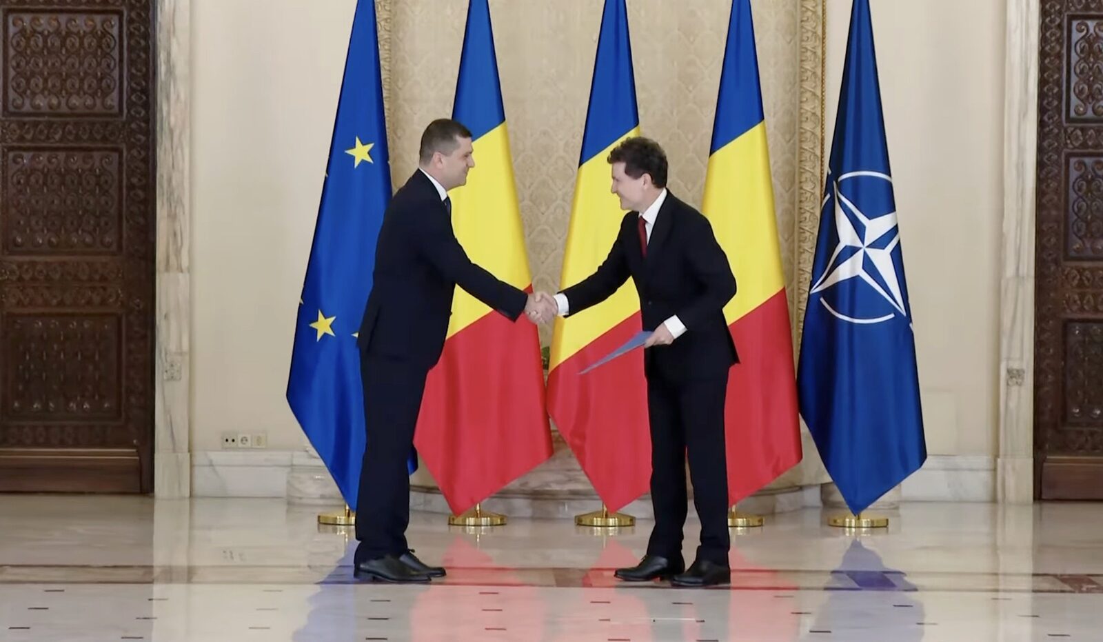 [ad_1] Președintele Nicușor Dan a semnat marți, 23 decembrie, un document oficial prin care Radu Miruță a fost numit în funcția de ministru al Apărării Naționale, precum și în cea de viceprim-ministru