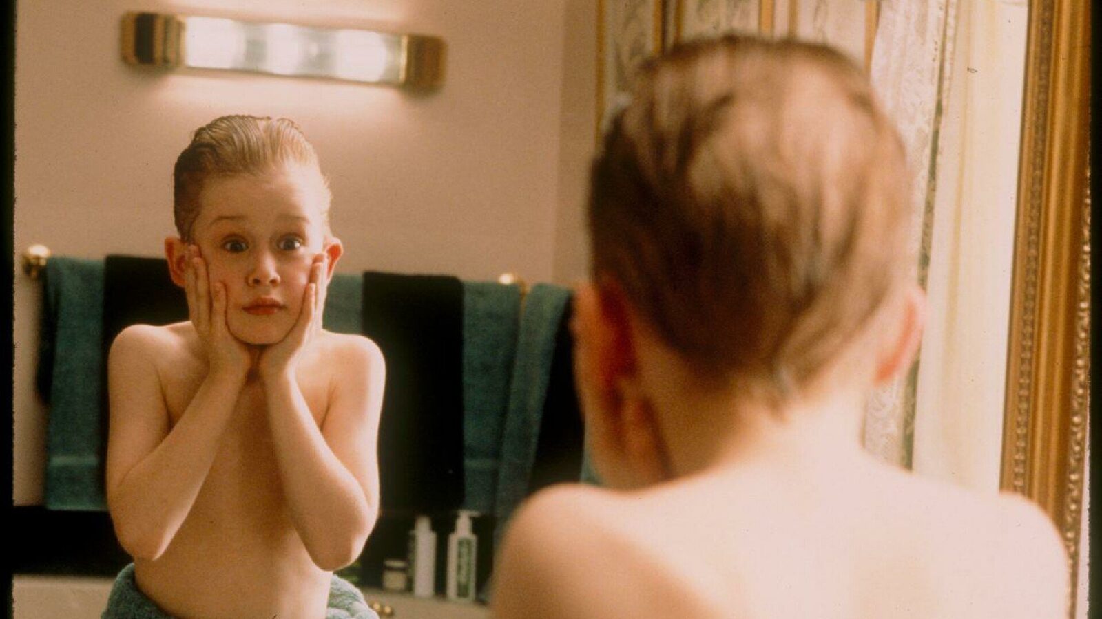 [ad_1] Home Alone: Un fenomen de Crăciun fără vârstă De la prima sa apariție în 1990, seria „Singur Acasă” a capturat inimile telespectatorilor din întreaga lume, devenind un simbol al sărbătorilor de iarnă