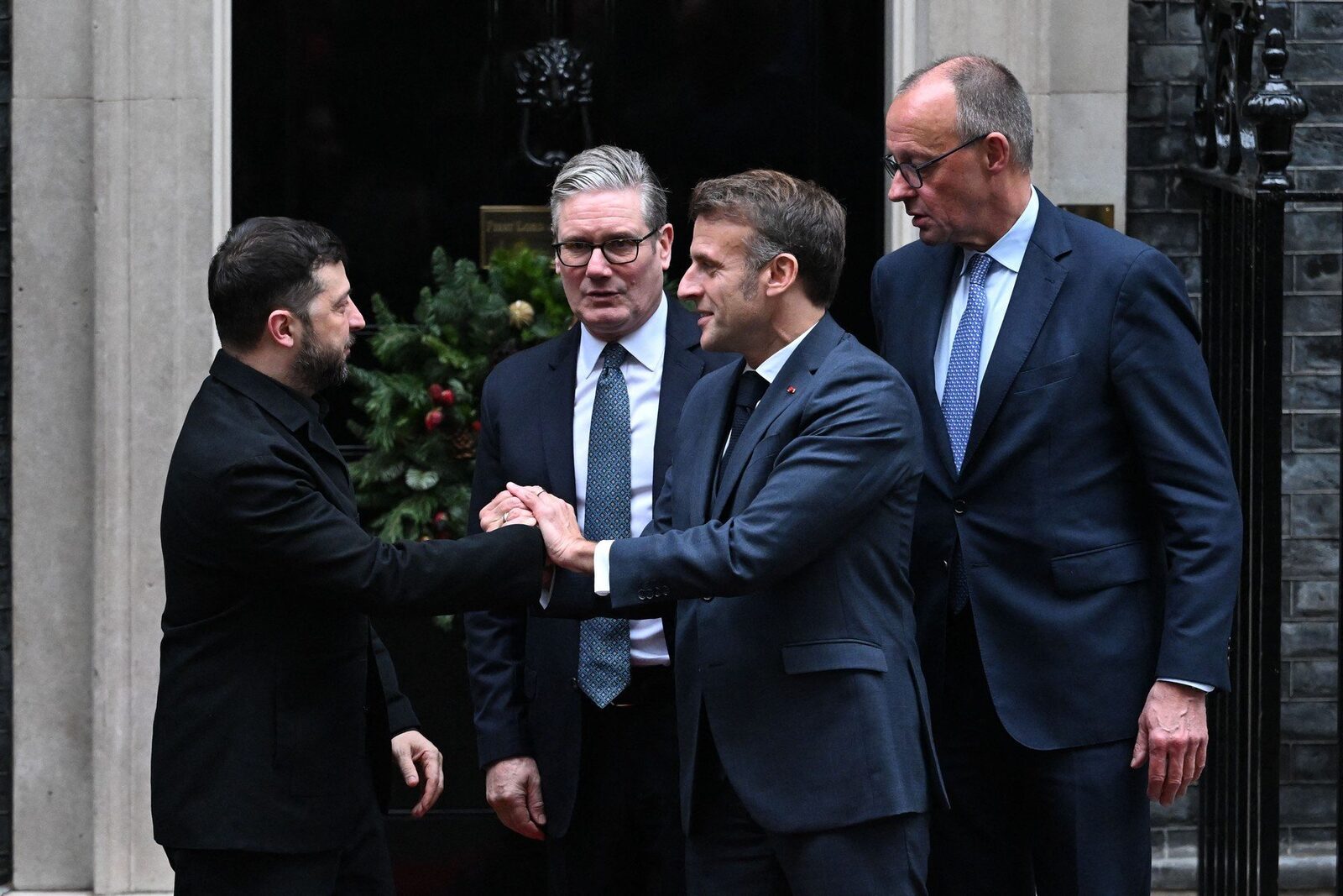 [ad_1] Prim-ministrul britanic Keir Starmer, președintele Franței Emmanuel Macron și cancelarul Germaniei Friedrich Merz și-au exprimat susținerea pentru Ucraina în conflictul declanșat de Rusia în februarie 2022