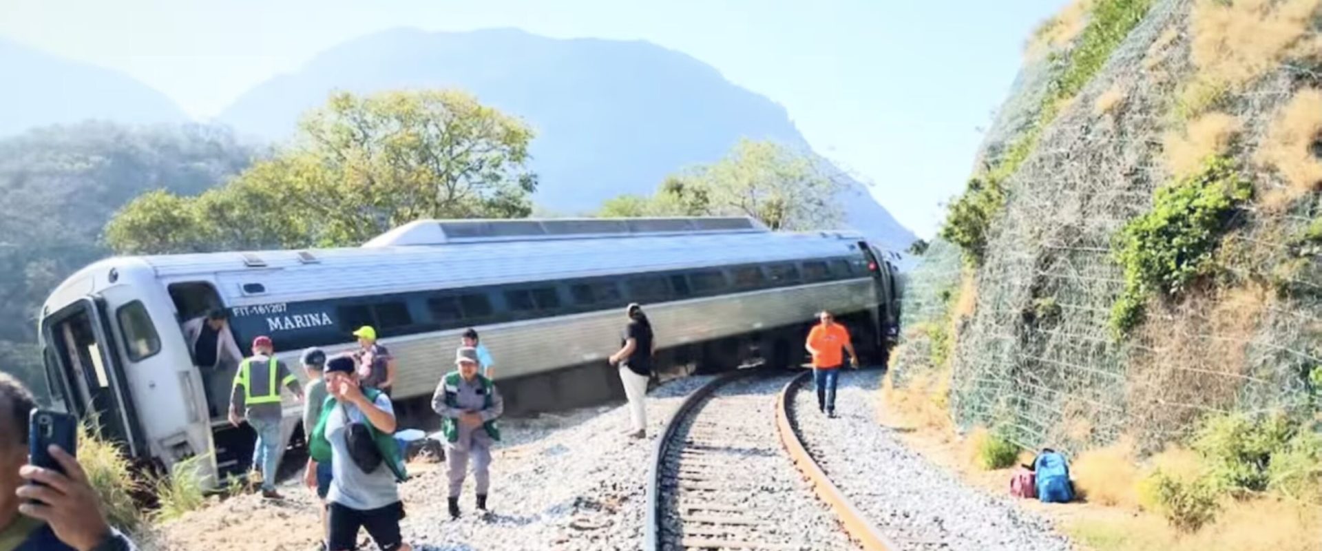 Tren-deraiat-in-Mexic-scaled.jpg