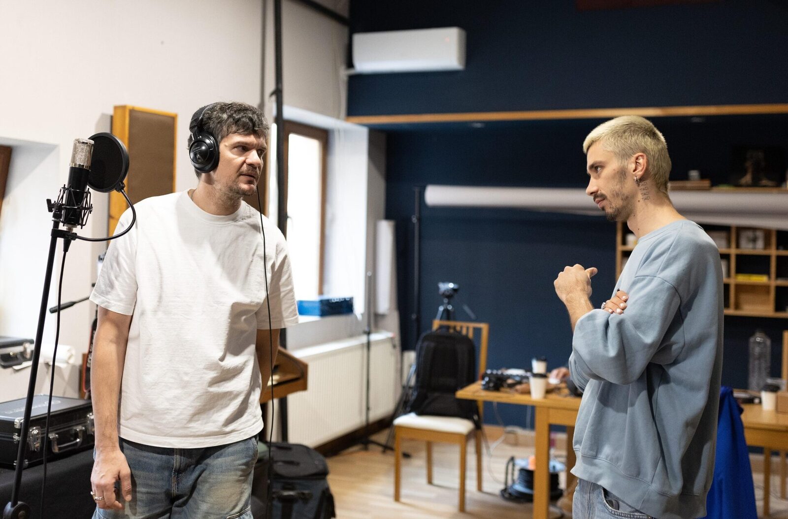 [ad_1] Tudor Chirilă și Cojo colaborează prin melodia „Generații”, un dialog tată-fiu Tudor Chirilă, cunoscut pentru activitățile sale artistice și implicarea socială, a lansat recent piesa „Generații” împreună cu artistul Cojo