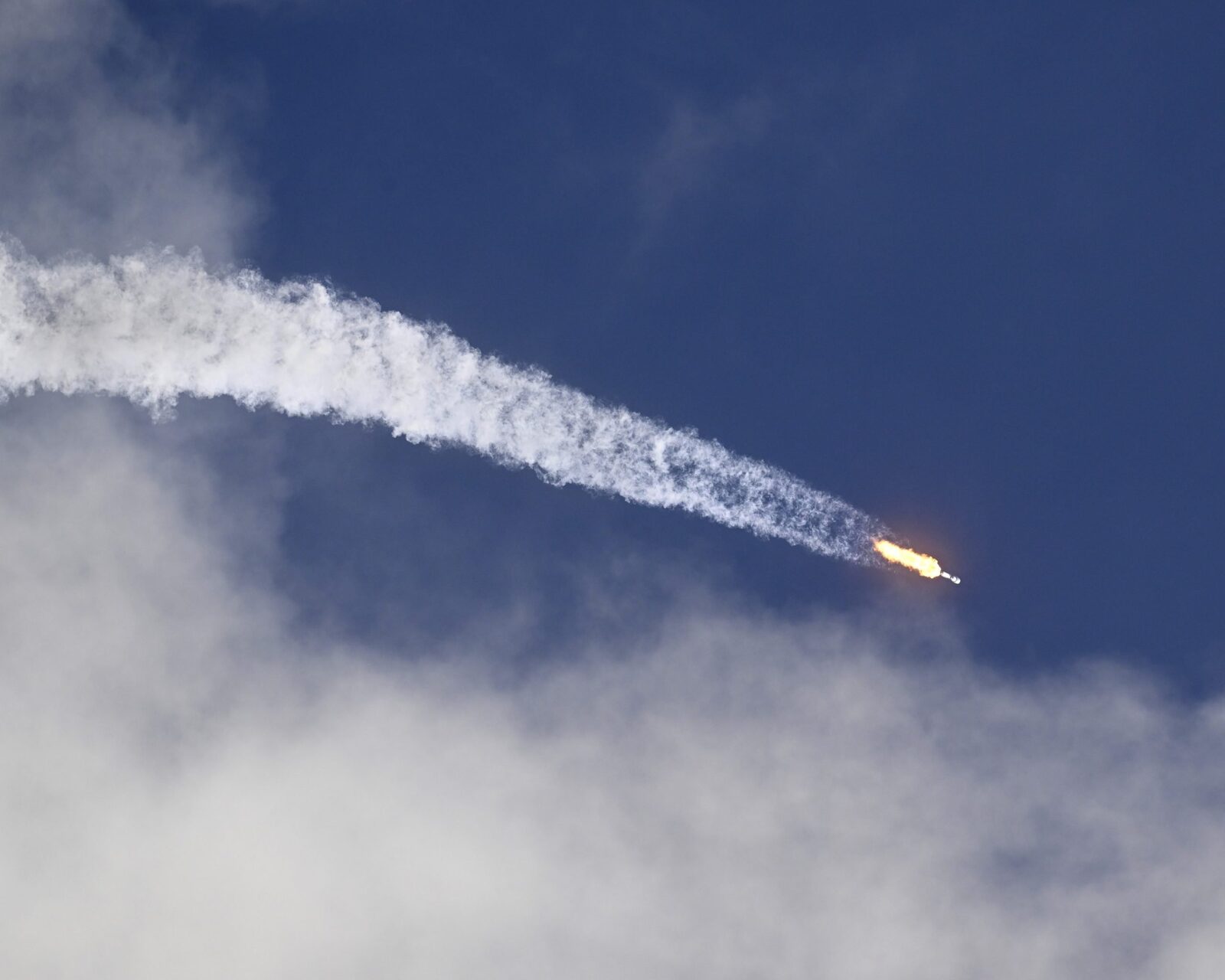 Un satelit Starlink va cădea pe Terra după ce a ieșit de pe orbită, potrivit SpaceX.